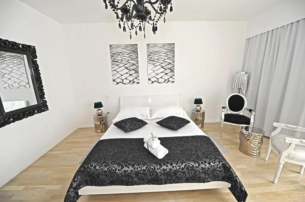 Tinel Superior Residence Zára Vendégház